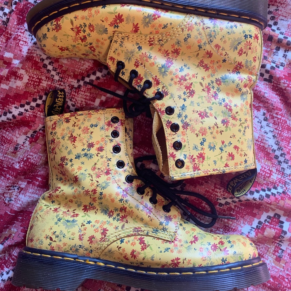 Dr. Martens 1460 W Boots Sun Yellow Little Flowers